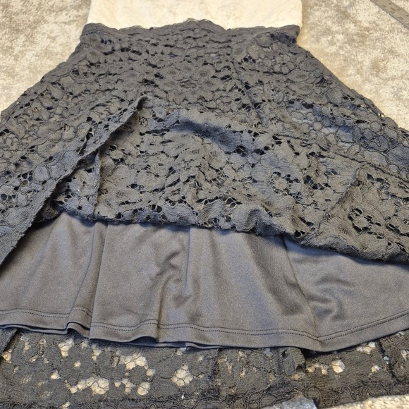 Betsey Johnson Black White Lace Fit Flare Dress Cap Sleeve V-Neck Size 6 - Picture 5 of 11